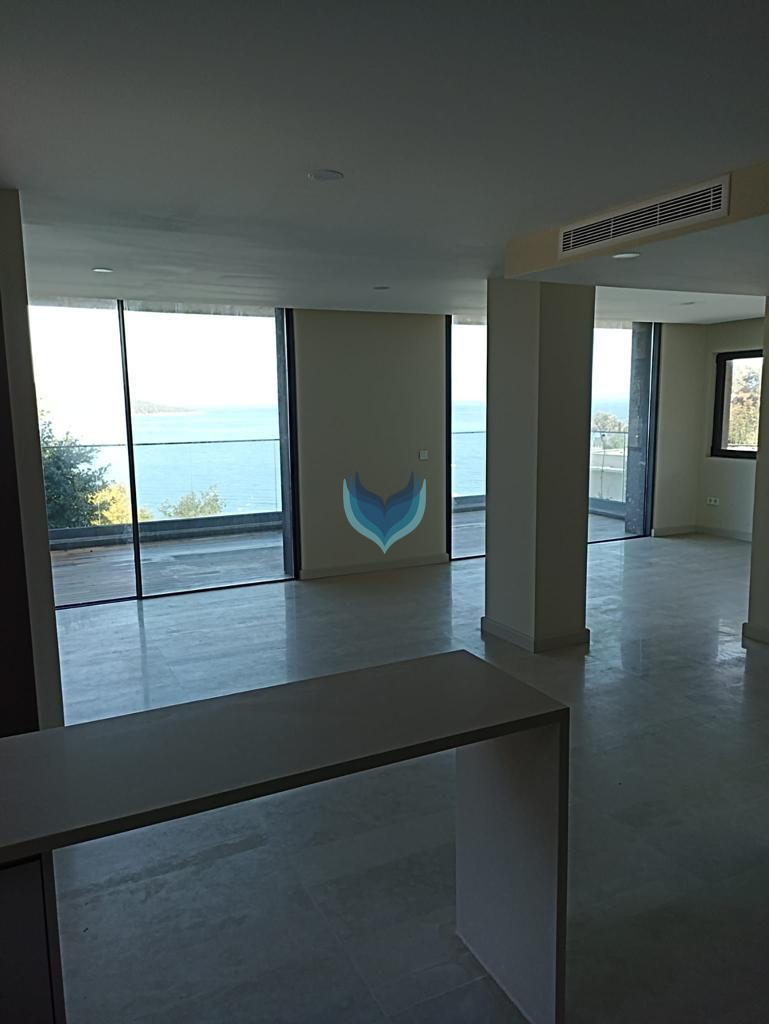 MÜKEMMEL PLAJA SAHİP VİLLA