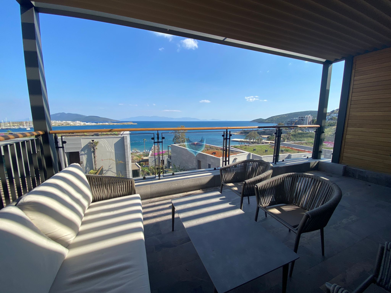 BEACH FRONT RESIDENCE